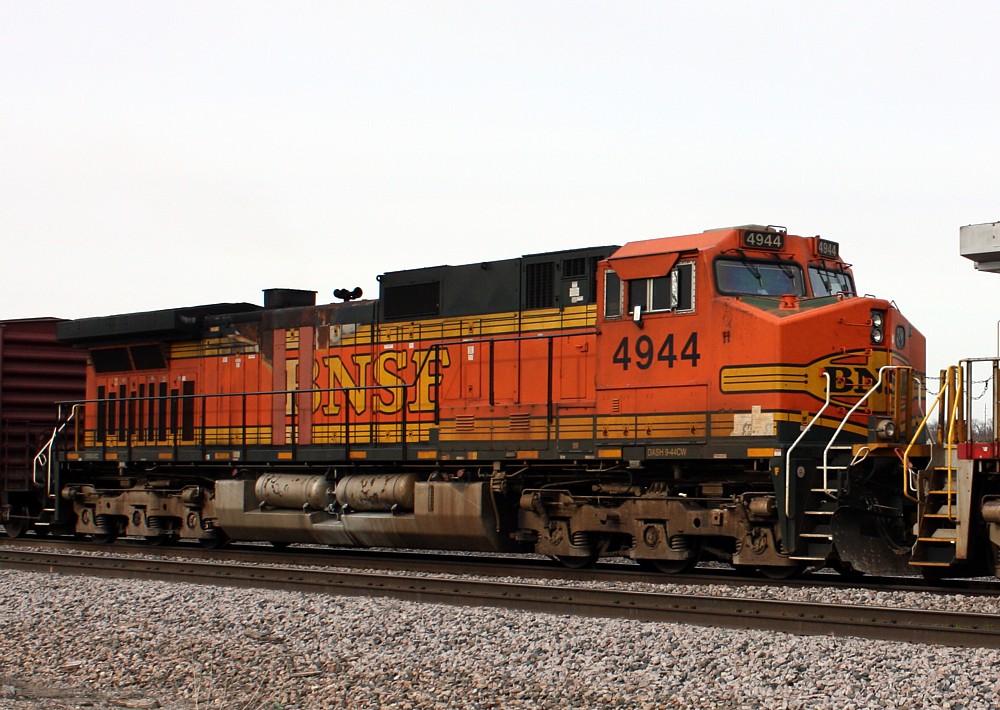 BNSF 4944